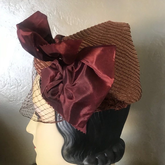 UNIQUE 1940s\' COPPER COLORED STRAW TOQUE WITH MATCHING FABRIC BOWS & 1/2 VEIL main image 6
